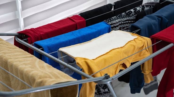 El truco japonés para secar la ropa más rápido en días de lluvia y humedad